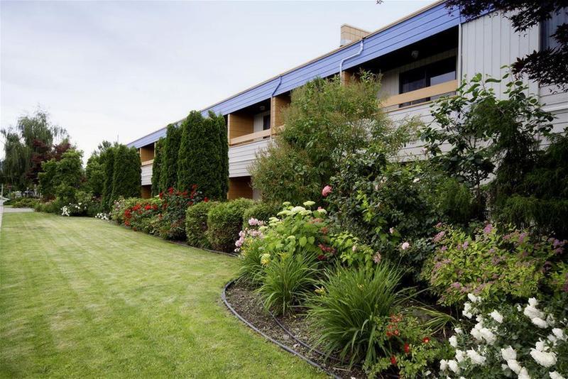 Recreation Inn And Suites Kelowna Exterior foto